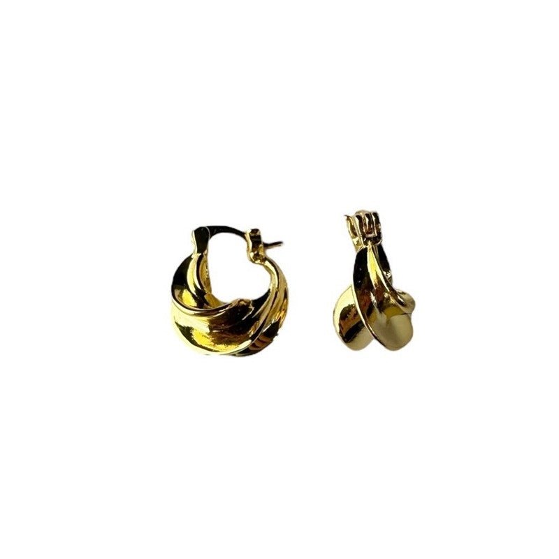 Afrika Petite hoops i 22 karat forgyldt messing fra Pico Copenhagen – polerede, kompakte hoop-øreringe med kliklås.